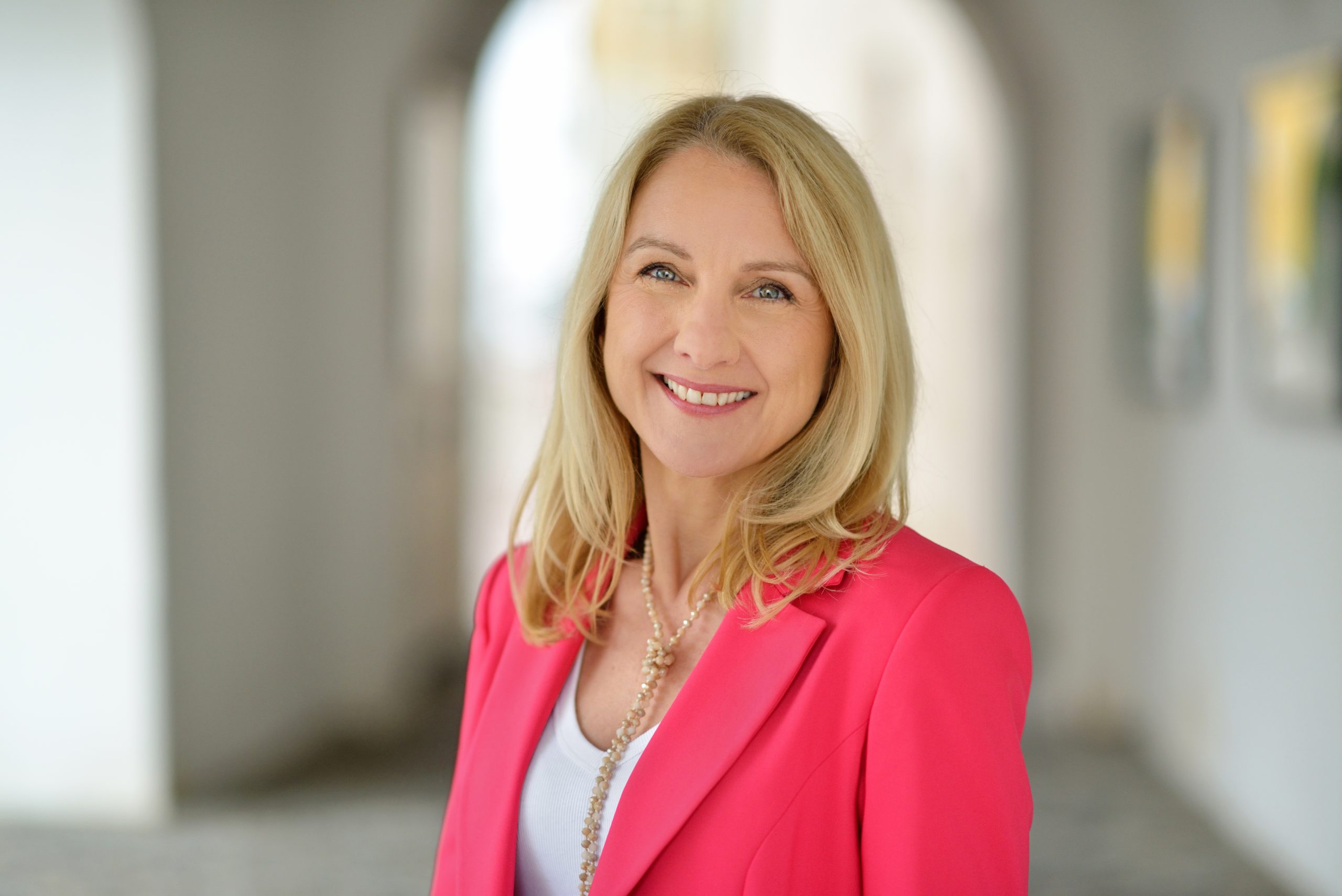 Bürgernähe statt Elfenbeinturm – Claudia stellt sich vor